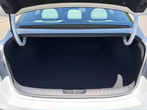 Used 2025 Hyundai Elantra Limited FWD image 18
