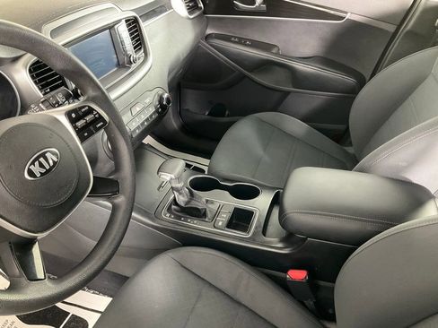 Used 2020 Kia Sorento LX image 13