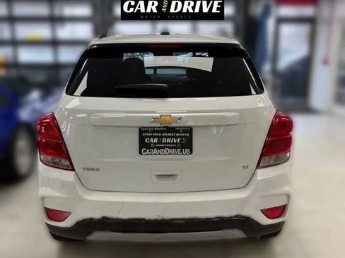 Used 2019 Chevrolet Trax LT w/ LT Convenience Package FWD image 5