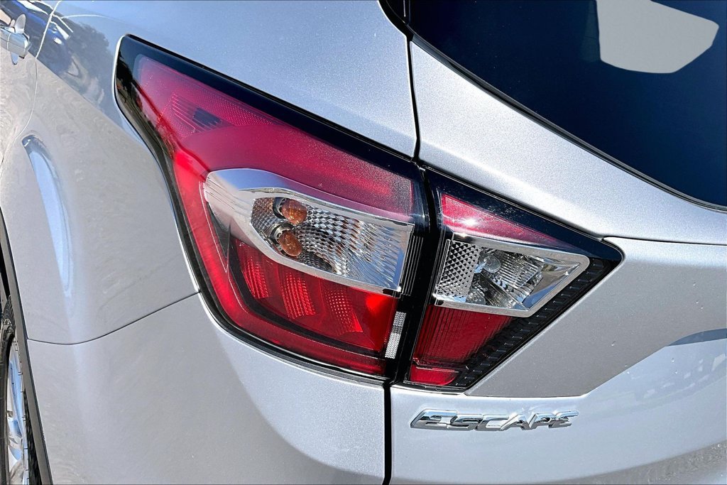 Used 2018 Ford Escape SE FWD image 27