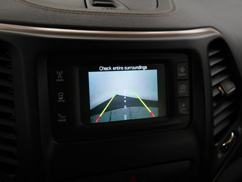 Used 2016 Jeep Cherokee Latitude AWD/4WD image 21