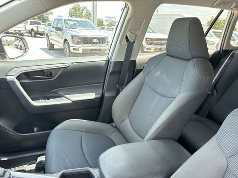 Used 2022 Toyota RAV4 LE FWD image 15