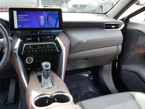 Used 2023 Toyota Venza XLE AWD/4WD image 22
