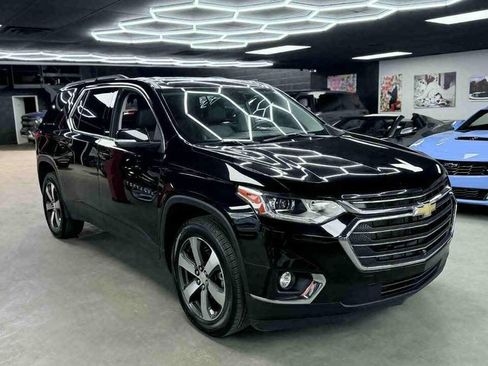 Used 2021 Chevrolet Traverse LT w/ LT Premium Package FWD image 3