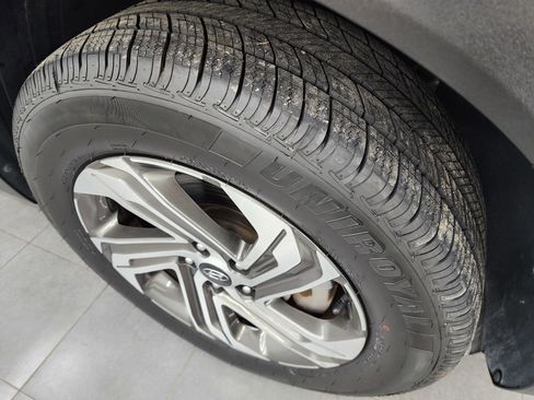 Used 2023 Hyundai Santa Fe SEL w/ Premium Package image 3