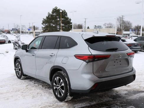 Used 2021 Toyota Highlander XLE AWD/4WD image 7