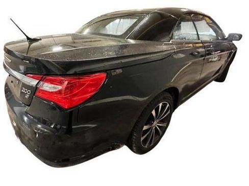 Used 2011 Chrysler 200 S FWD image 5