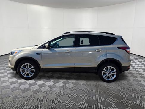 Used 2018 Ford Escape SE w/ SE Sync 3 Package AWD/4WD image 4