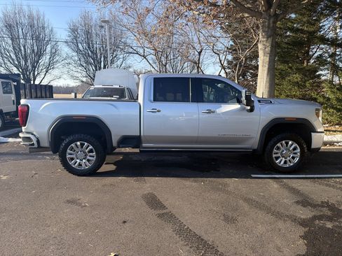 Used 2022 GMC Sierra 2500 Denali w/ Denali Ultimate Package image 11