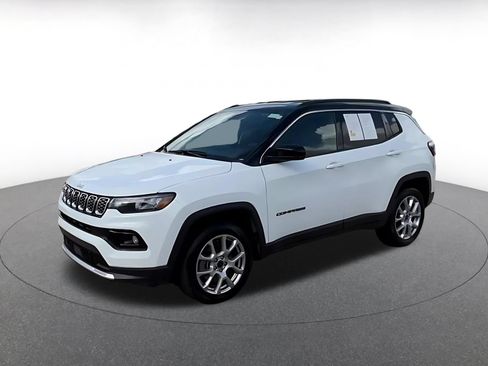 Used 2025 Jeep Compass Limited AWD/4WD image 8