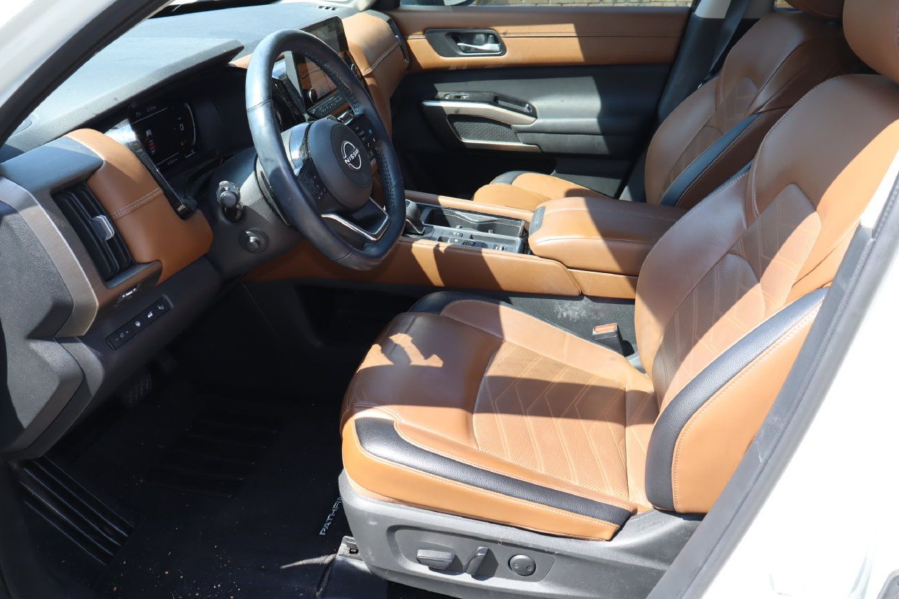 Used 2024 Nissan Pathfinder Platinum w/ Cargo Package FWD image 17