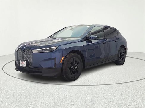 Used 2024 BMW iX xDrive50 image 3