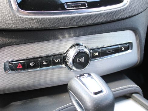 Used 2016 Volvo XC90 T6 R-Design w/ Vision Package image 30