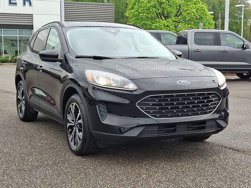 Certified 2022 Ford Escape SE w/ SE Sport Appearance Package image 2