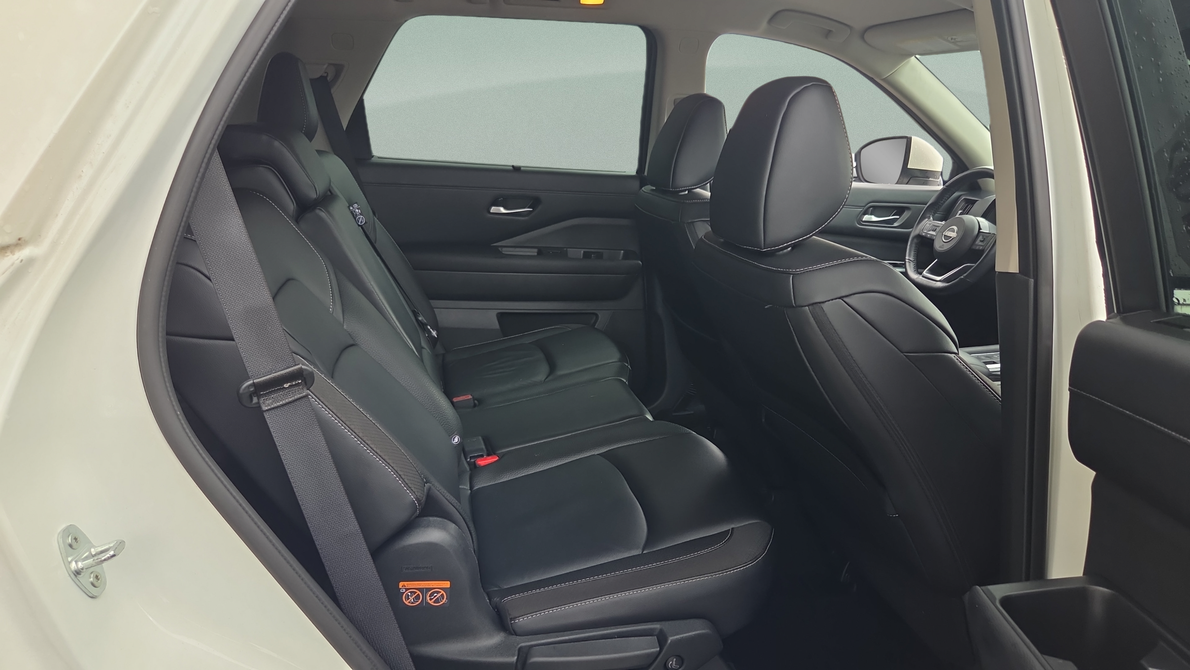 Used 2024 Nissan Pathfinder SL w/ Cargo Package FWD image 18