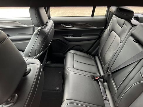 New 2025 Jeep Grand Cherokee Limited image 6