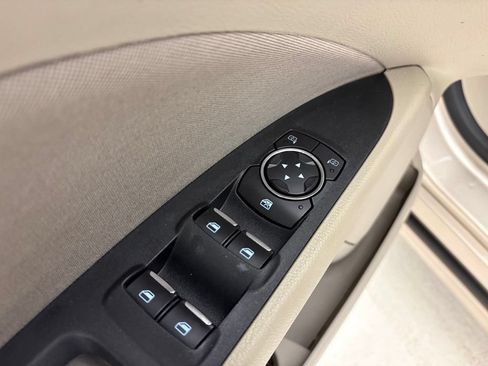 Used 2018 Ford Fusion SE FWD image 23