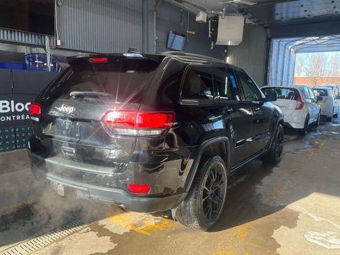 Used 2017 Jeep Grand Cherokee Laredo 75th Anniversary image 3