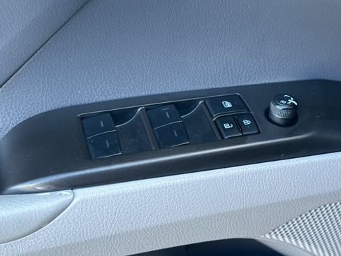 Used 2023 Toyota Camry SE image 13