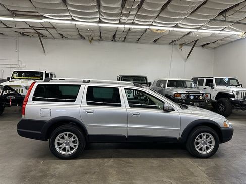 Used 2007 Volvo XC70 AWD/4WD image 2