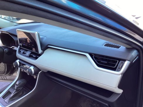 Used 2023 Toyota RAV4 XLE w/ Convenience Package image 18