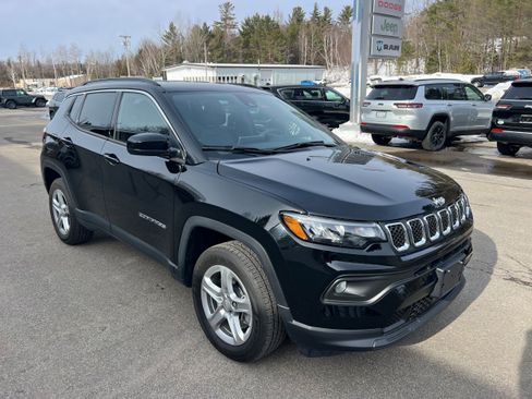 Used 2023 Jeep Compass Latitude w/ Convenience Group image 3