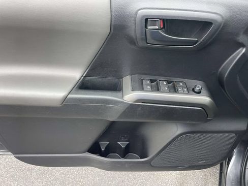 Used 2020 Toyota Tacoma SR5 RWD image 16