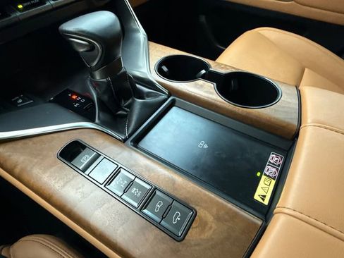 Used 2024 Lexus LX 600 4WD w/ Luxury Package image 28