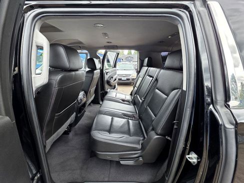Used 2019 Chevrolet Suburban LT image 18