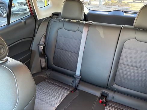 Used 2025 Chevrolet Trax LT w/ LT Convenience Package image 33