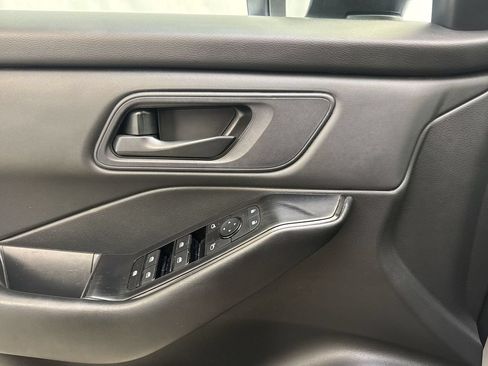 Used 2024 Nissan Rogue S FWD image 22