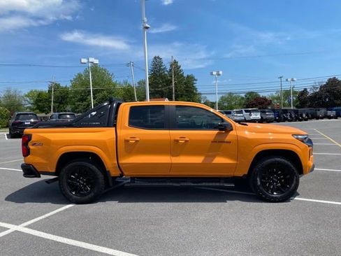 Used 2025 Chevrolet Colorado Z71 w/ Midnight Edition AWD/4WD image 6
