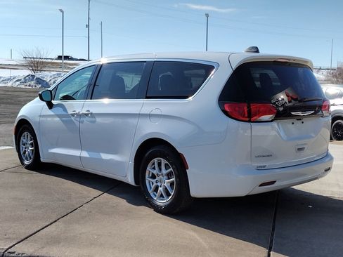Used 2024 Chrysler Voyager LX image 7