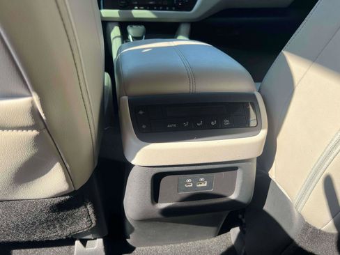 Used 2024 Nissan Pathfinder SL AWD/4WD image 28