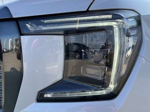 Used 2024 GMC Yukon XL Denali Ultimate image 8