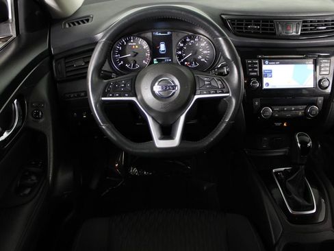 Used 2017 Nissan Rogue SV w/ SV Premium Package image 8