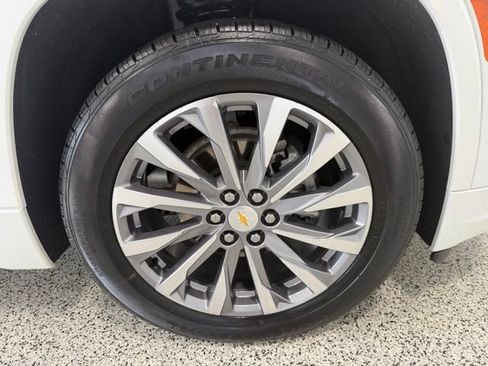 Used 2023 Chevrolet Traverse Premier AWD/4WD image 38
