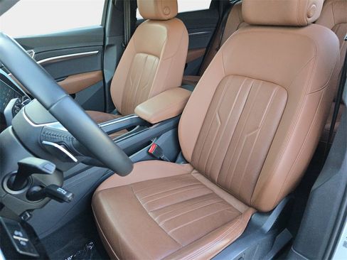 Used 2019 Audi e-tron Premium Plus image 19
