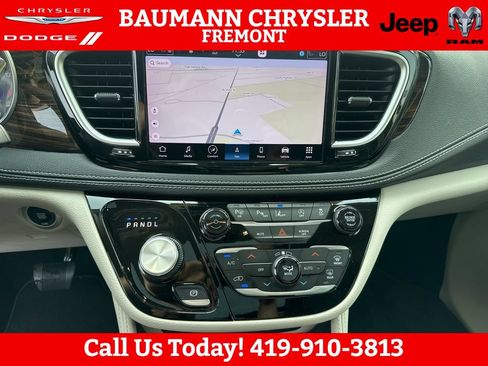 Used 2022 Chrysler Pacifica Limited AWD/4WD image 21