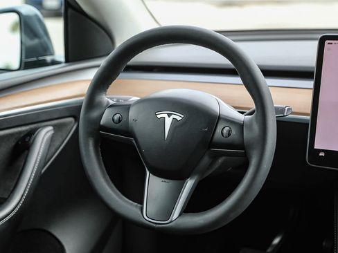 Used 2023 Tesla Model Y Long Range AWD/4WD image 15
