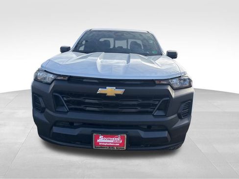 Certified 2024 Chevrolet Colorado W/T image 9