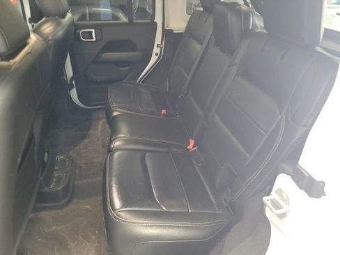 Used 2020 Jeep Wrangler Unlimited Sahara image 9