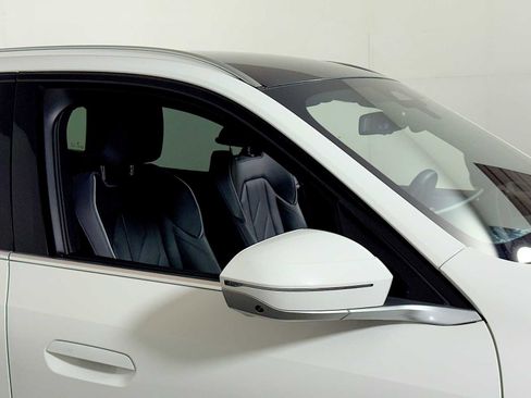 Used 2025 BMW X3 xDrive30i w/ Premium Package image 31