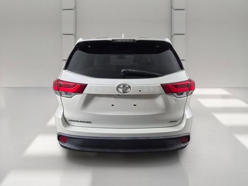 Used 2019 Toyota Highlander XLE FWD image 6