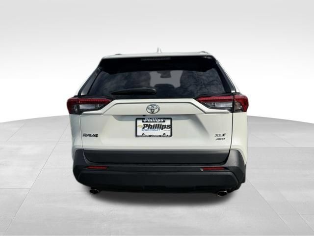Used 2022 Toyota RAV4 XLE Premium AWD/4WD image 11