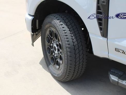 New 2026 Ford F250 Lariat w/ Black Appearance Package AWD/4WD image 5