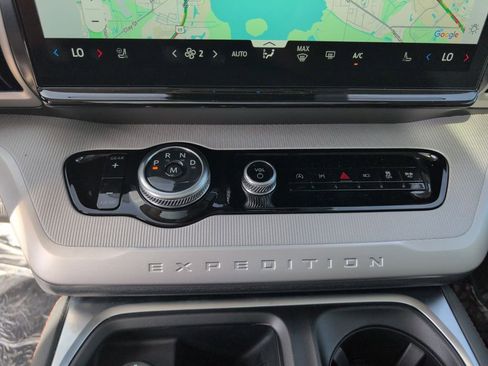 New 2025 Ford Expedition Active image 25