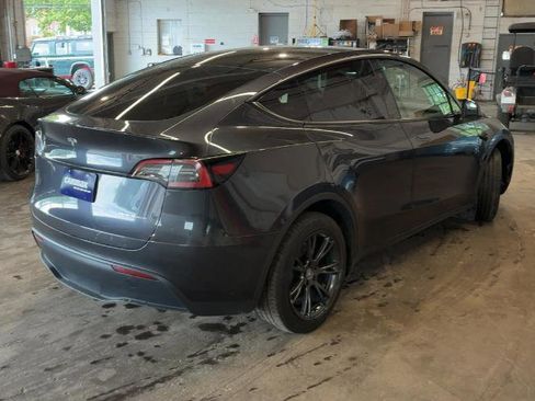 Used 2024 Tesla Model Y Long Range AWD/4WD image 5