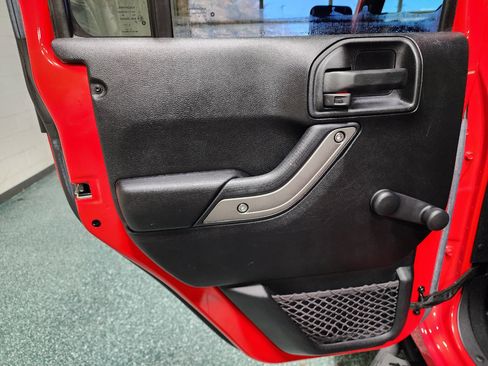 Used 2017 Jeep Wrangler Unlimited Sport w/ Connectivity Group image 20