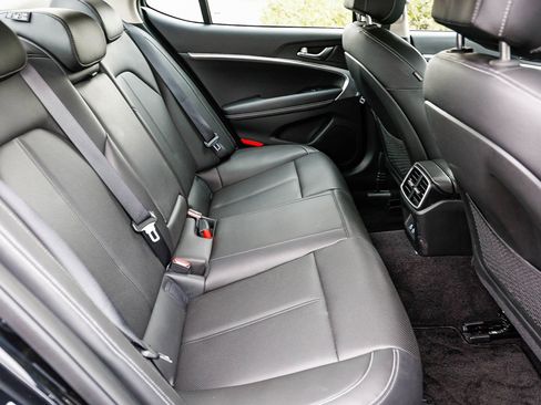 Used 2025 Genesis G70 2.5T image 17